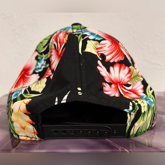 Yellowfin Gear Hawaiian floral snap back hat- like new - no tags - Picture 5 of 6